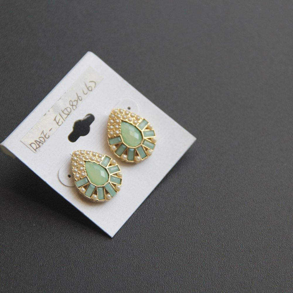 Classic style earrings